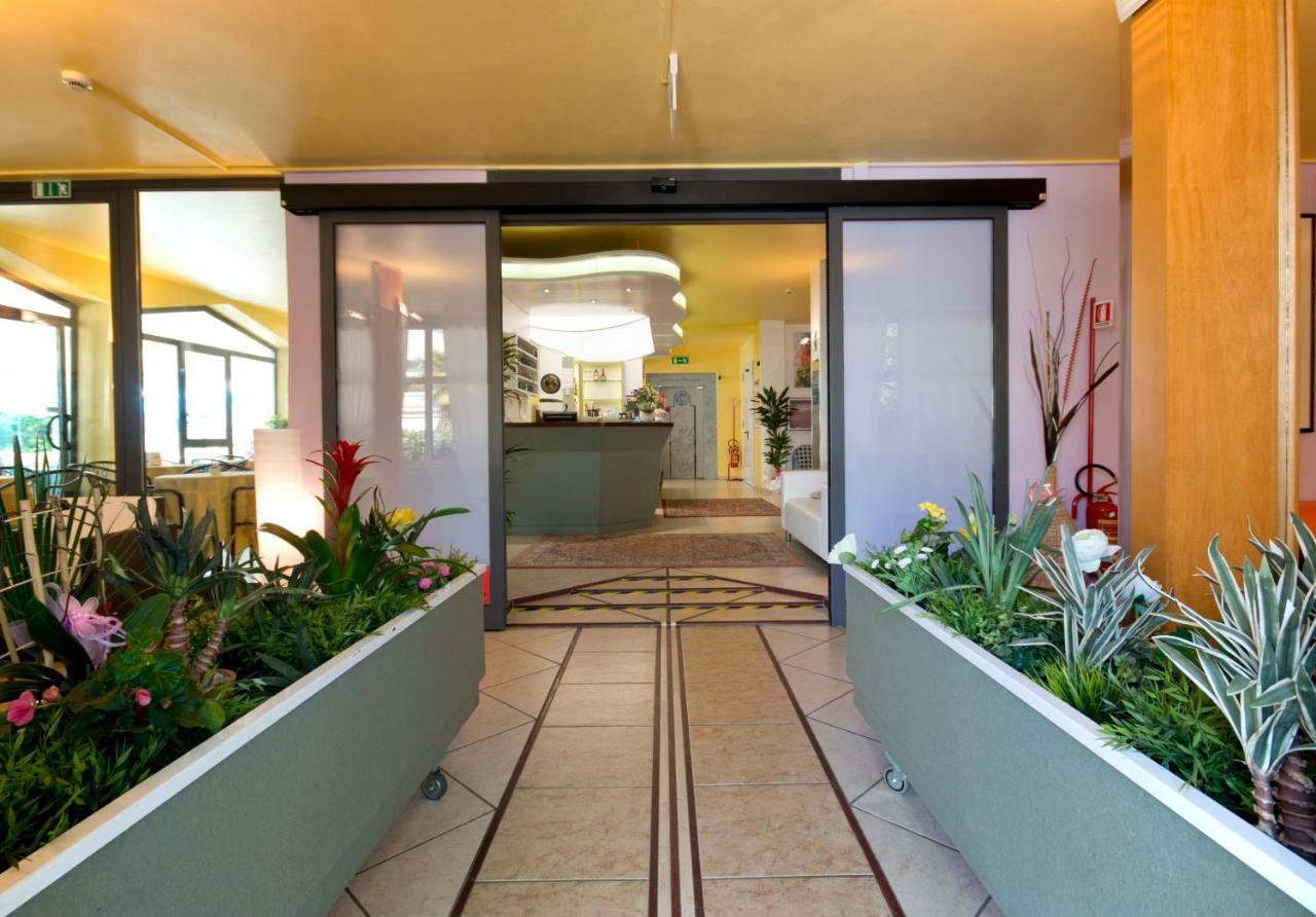 Hotel Milano Gatteo a Mare Bagian luar foto